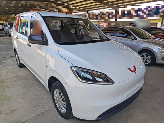 Wuling Hongguang — Фото автомобиля 3