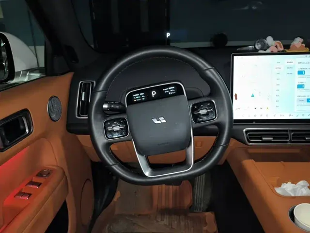 Li Auto L7 — Фото автомобиля 11