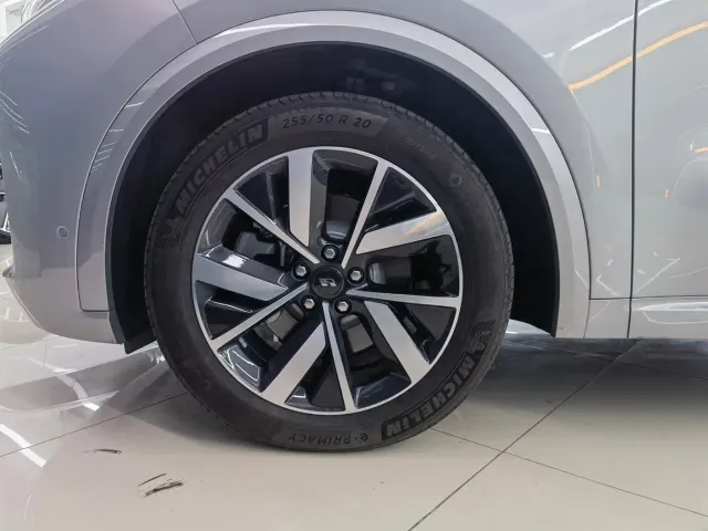 Li Auto L8 — Фото автомобиля 12