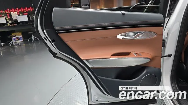 Genesis GV70 — Фото автомобиля 14