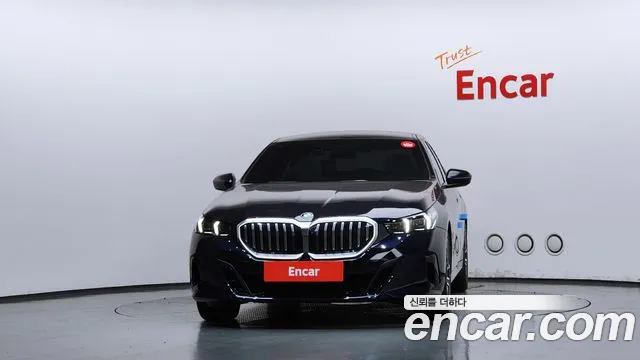 BMW 5 Series G60 — Фото автомобиля 3