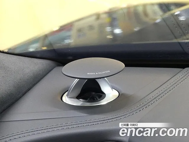 Audi RSQ8 — Фото автомобиля 11