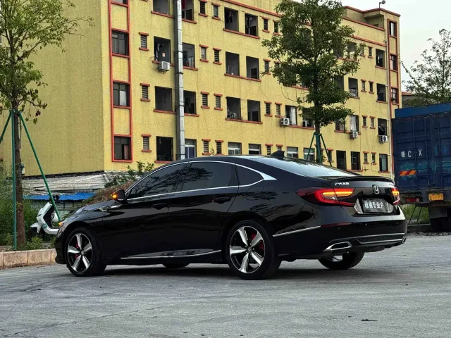 Honda Accord — Фото автомобиля 7