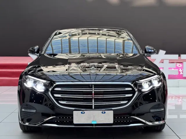 Mercedes-Benz E-Class — Фото автомобиля 2