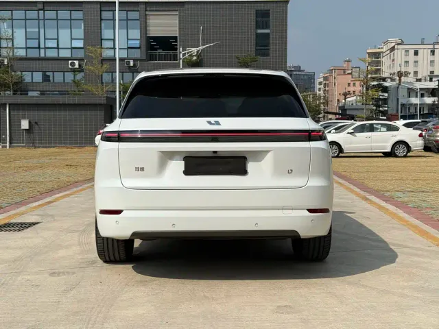 Li Auto L7 — Фото автомобиля 6