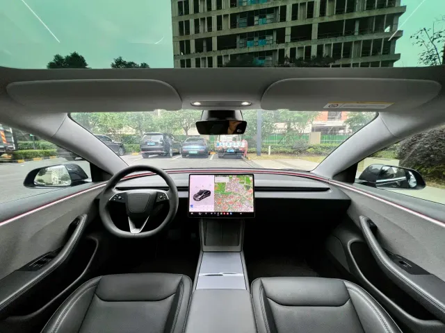 Tesla Model 3 — Фото автомобиля 5