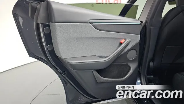 Tesla Model Y — Фото автомобиля 20