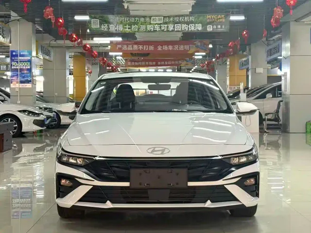 Hyundai Elantra — Фото автомобиля 3