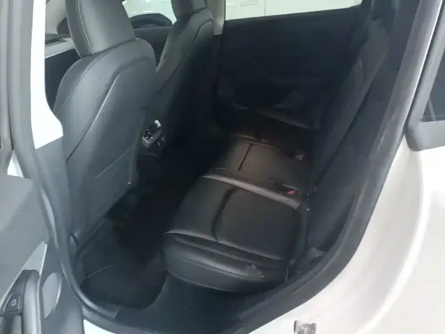 Tesla Model Y — Фото автомобиля 16