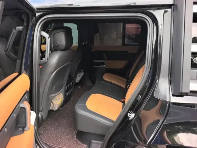 Land Rover Defender — Фото автомобиля 11