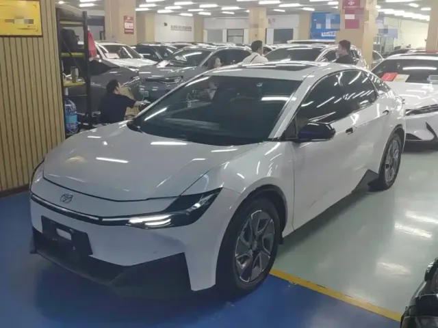 Фотография автомобиля — Toyota bZ3