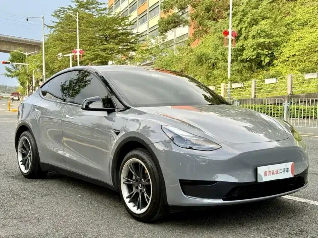 Tesla Model Y — Фото автомобиля 3