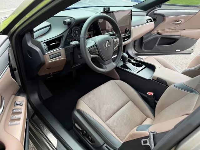 Lexus ES — Фото автомобиля 9