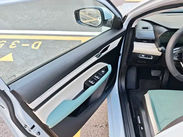 Geely Emgrand L — Фото автомобиля 11
