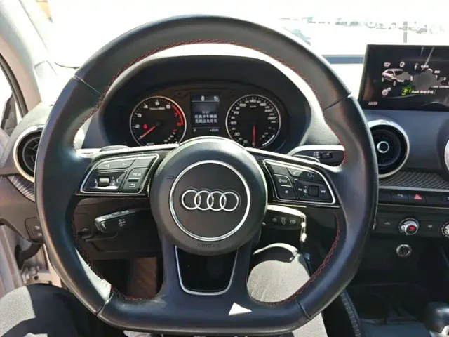 Audi Q2L — Фото автомобиля 10