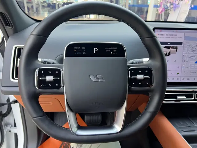 Li Auto L7 — Фото автомобиля 12