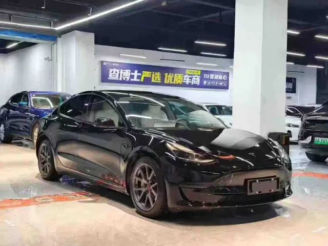 Tesla Model 3 — Фото автомобиля 3