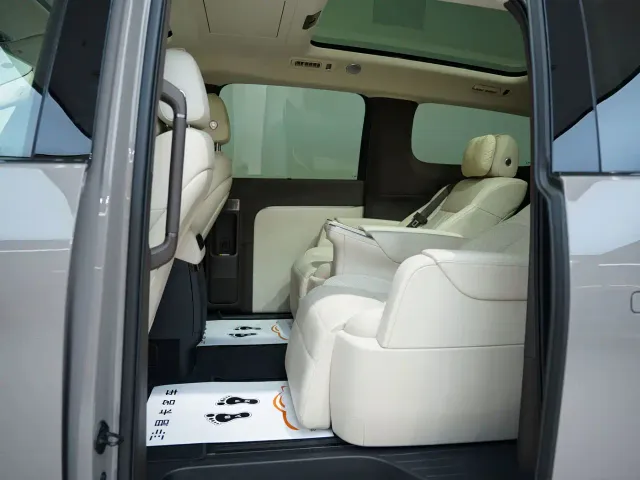 Li Auto MEGA — Фото автомобиля 15