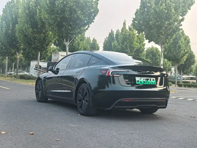 Tesla Model 3 — Фото автомобиля 7