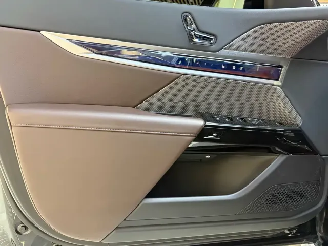 BMW BMW 7 Series 2023 Model 740Li Premium Luxury Package — Фото автомобиля 12