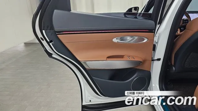 Genesis GV70 2.5T Бензин AWD — Фото автомобиля 24