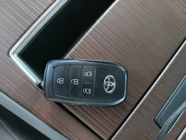 Toyota Granvia — Фото автомобиля 8