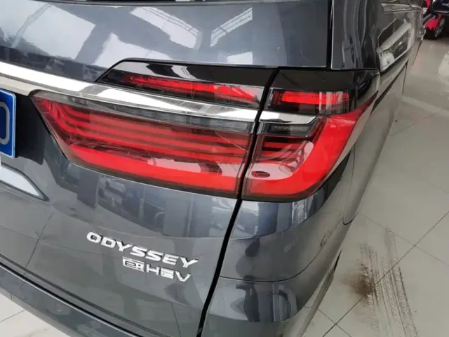 Honda Odyssey 2022 2.0L e:HEV Sharp Supreme Edition — Фото автомобиля 7