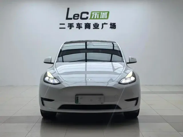 Tesla Model Y — Фото автомобиля 2