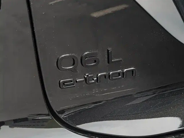 Audi Q6L e-tron — Фото автомобиля 18
