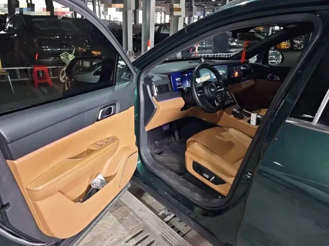 Li Auto ONE — Фото автомобиля 15