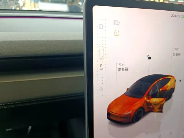 Tesla Model Y — Фото автомобиля 13