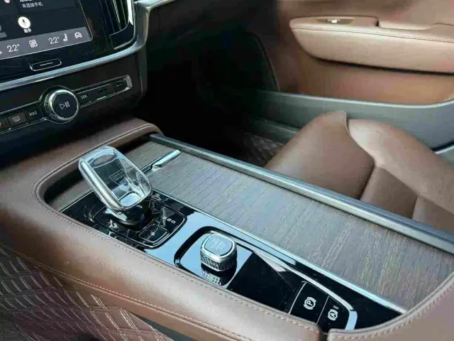 Volvo S90 — Фото автомобиля 8