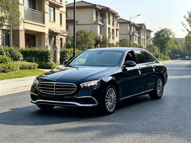 Фотография автомобиля — Mercedes-Benz E-Class