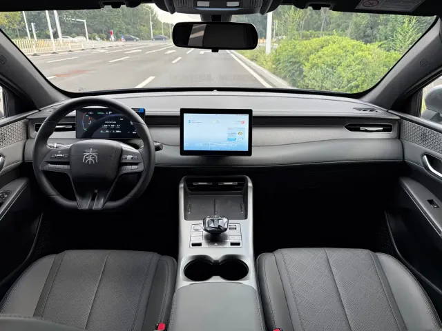 BYD Qin PLUS 2025 DM-i Smart Drive 55KM Leader — Фото автомобиля 7