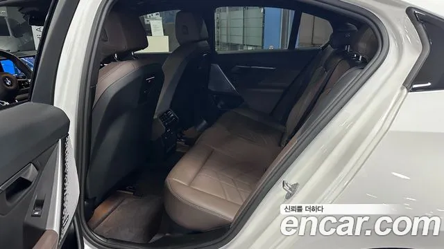 BMW 5 Series G60 — Фото автомобиля 11