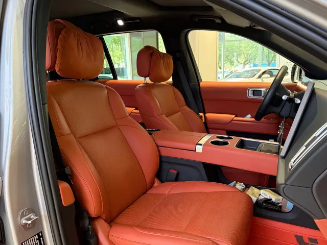 Li Auto L8 — Фото автомобиля 11