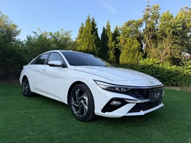 Hyundai Elantra — Фото автомобиля 3
