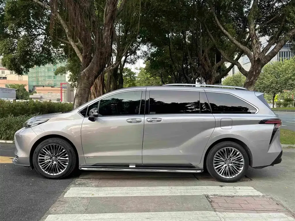 Toyota Toyota Sienna 2024 2.5L Hybrid Supreme Edition — Фото автомобиля 4