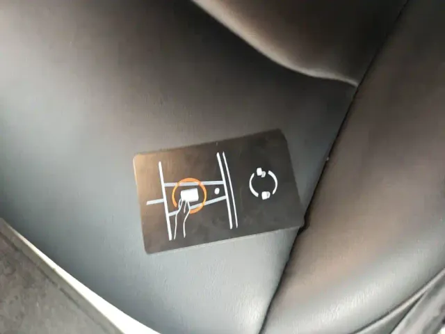 Tesla Model 3 — Фото автомобиля 8