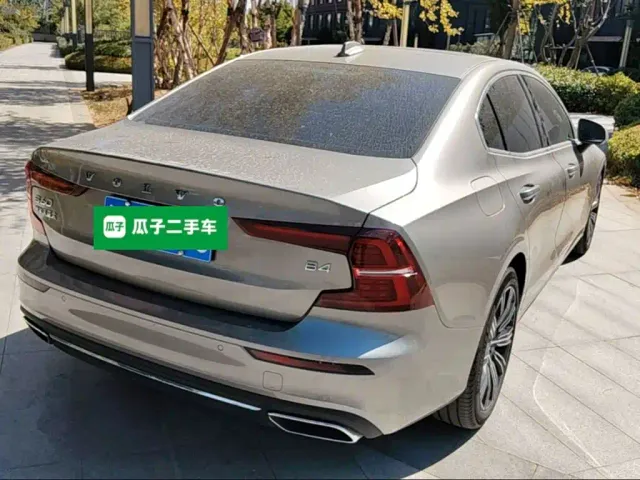 Volvo S60 — Фото автомобиля 4