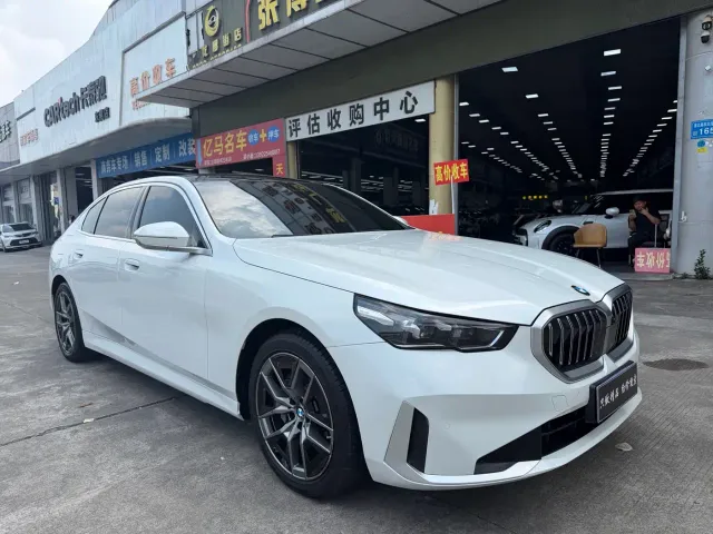BMW 5 Series — Фото автомобиля 2