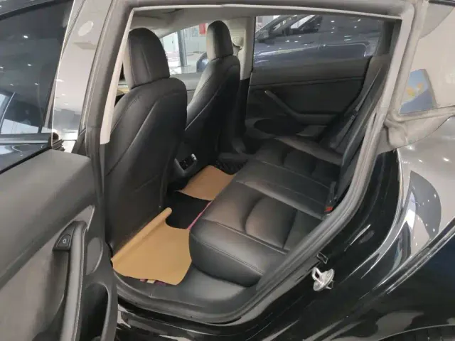 Tesla Model 3 — Фото автомобиля 11