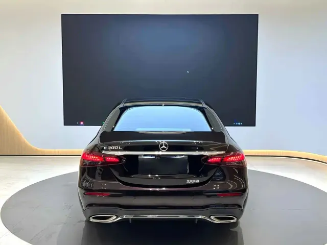 Mercedes-Benz E-Class — Фото автомобиля 8