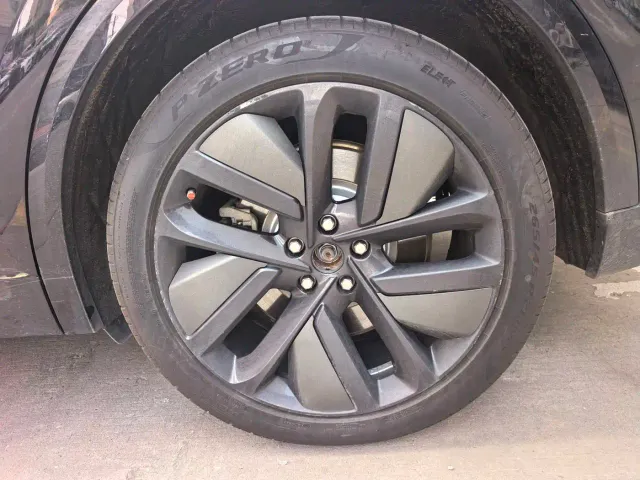 Li Auto L9 — Фото автомобиля 8