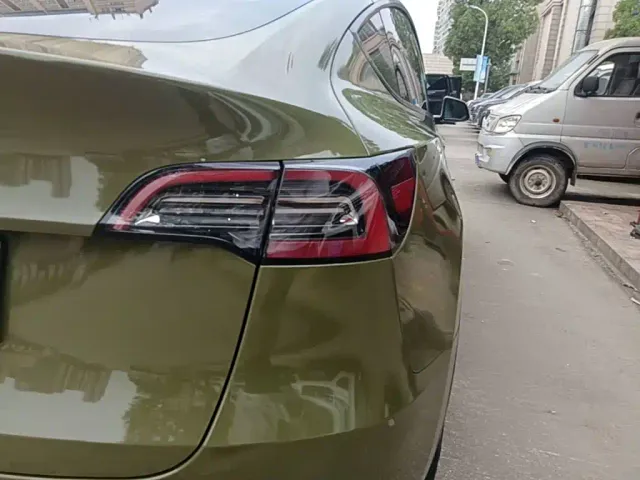 Tesla Model Y — Фото автомобиля 7