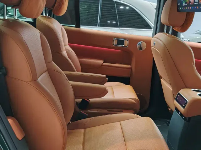 Li Auto L9 — Фото автомобиля 14