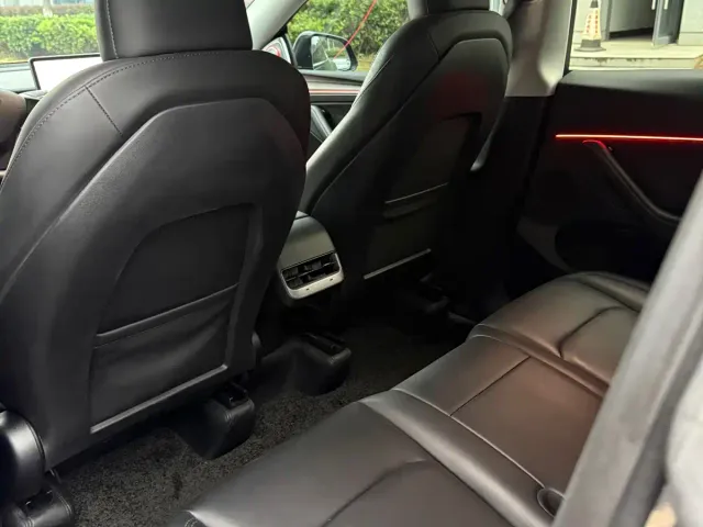 Tesla Model Y — Фото автомобиля 5