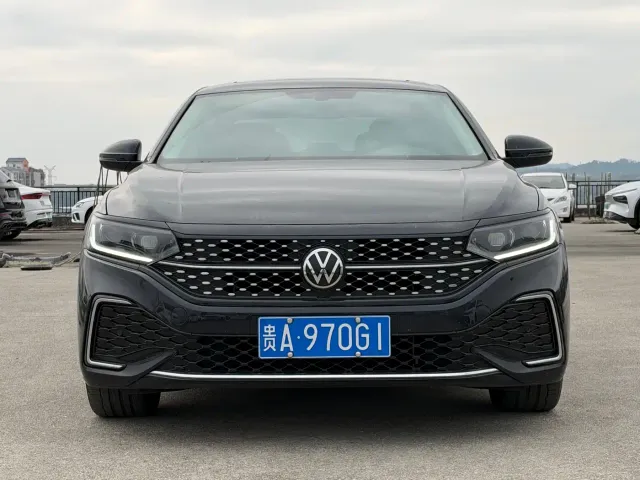 Volkswagen Passat — Фото автомобиля 2