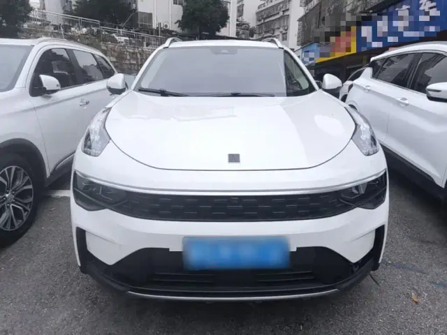 Lynk & Co 01 — Фото автомобиля 2