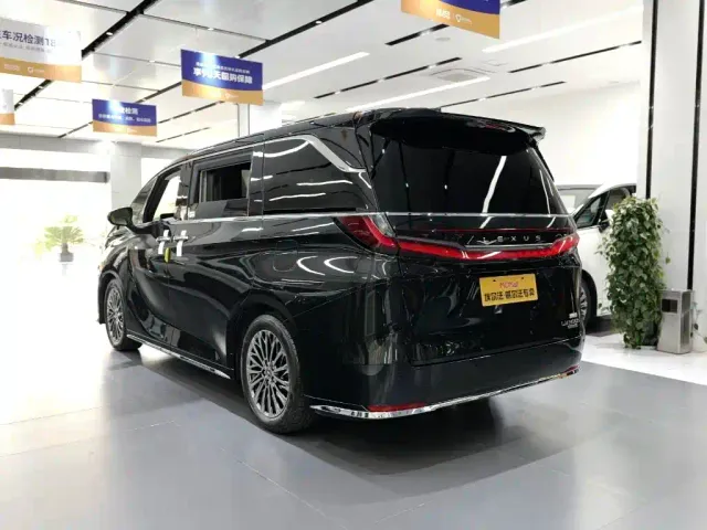 Lexus LM — Фото автомобиля 12